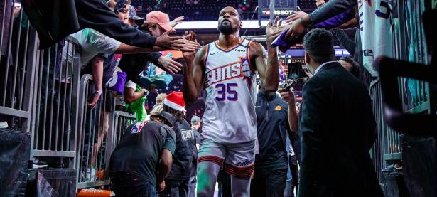 可以娱乐-包含杜兰特回归赛场，挺进下一轮首场状态亮眼，美国队观众沸腾！的词条