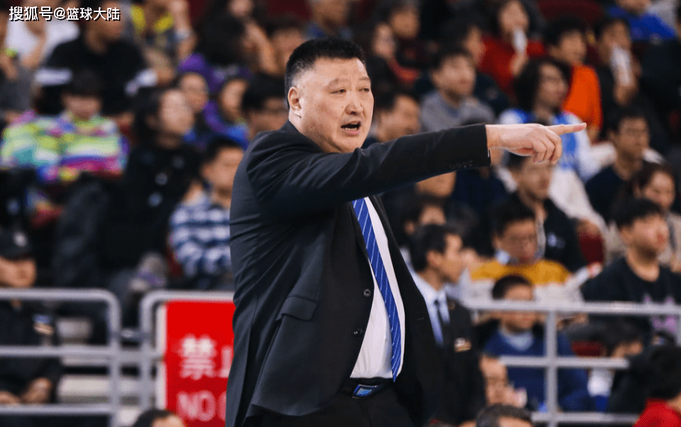 关于意大利杯倒计时；深圳男篮今晚临场应变；细节引发关注；悬念犹存；轮换策略被讨论的信息