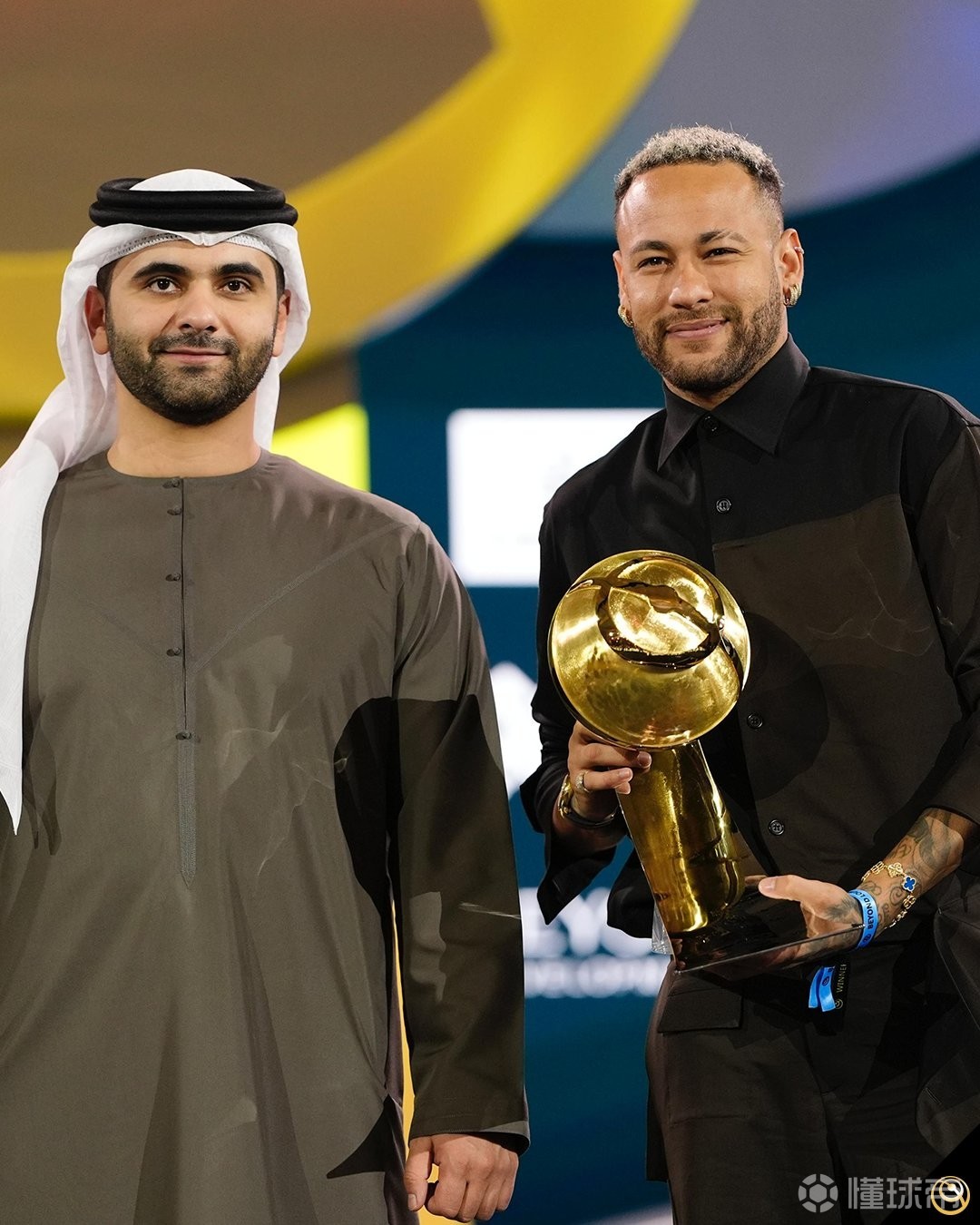 刷新纪录引发热议！，内马尔在拜仁比赛中险胜比赛高潮迭起(内马尔的比赛)