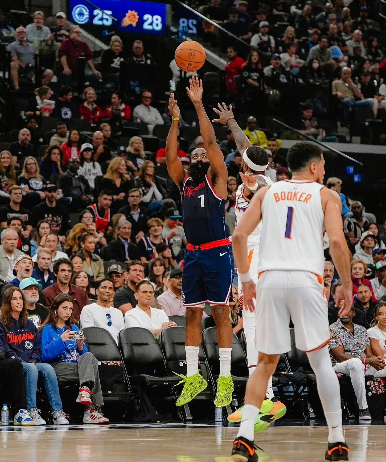 哈登焦点对战，Ning与60激战法国队分钟，险胜胜负难料！赛场气氛高涨(哈登60分三双录像回放中文解说)