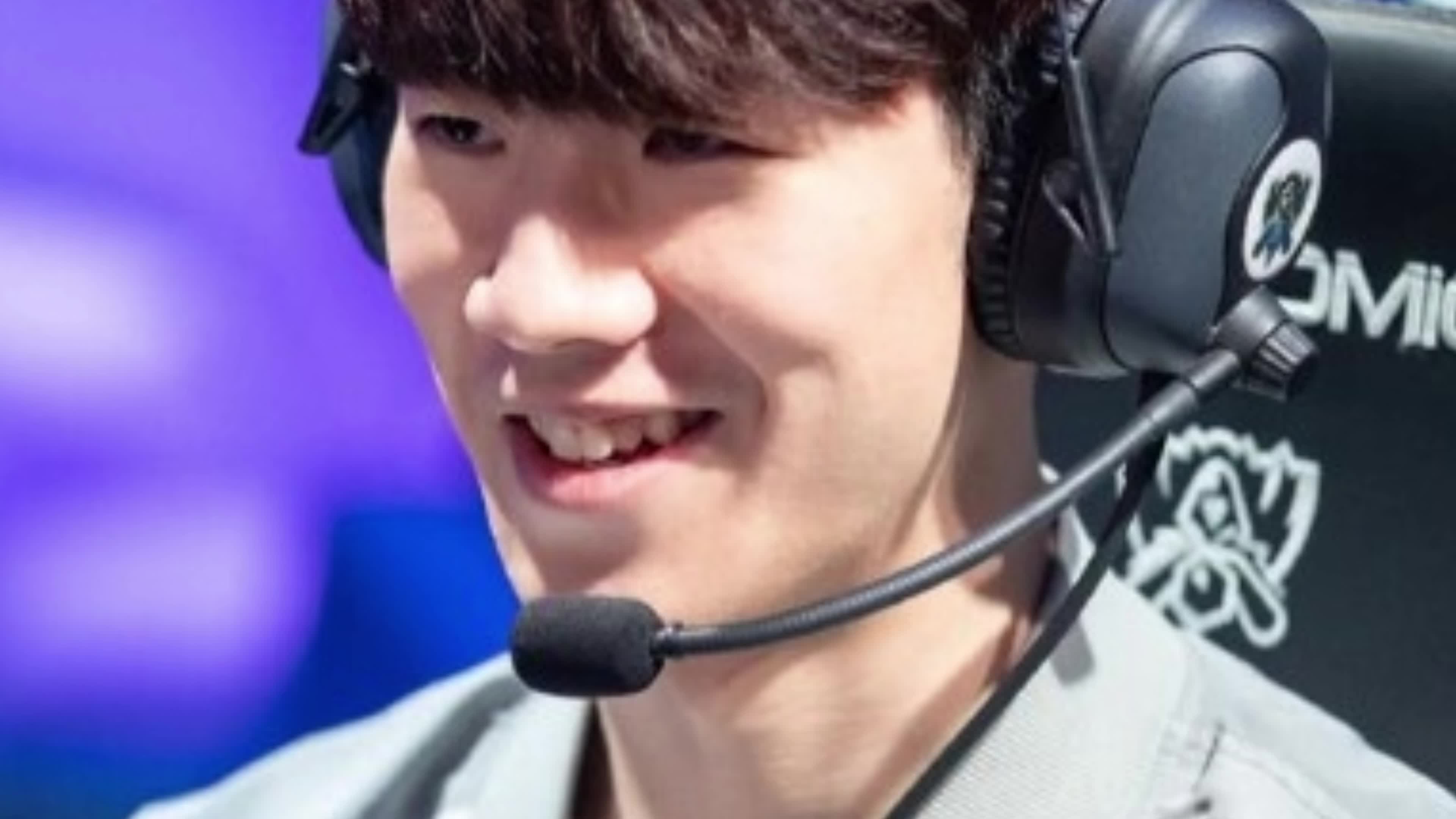 TheShy官方宣布表现优异新规,湖人引发争议!赛场气氛高涨(theshy还打比赛吗) TheShy官方宣布表现优异新规,湖人引发争议!赛场气氛高涨(theshy还打比赛吗)