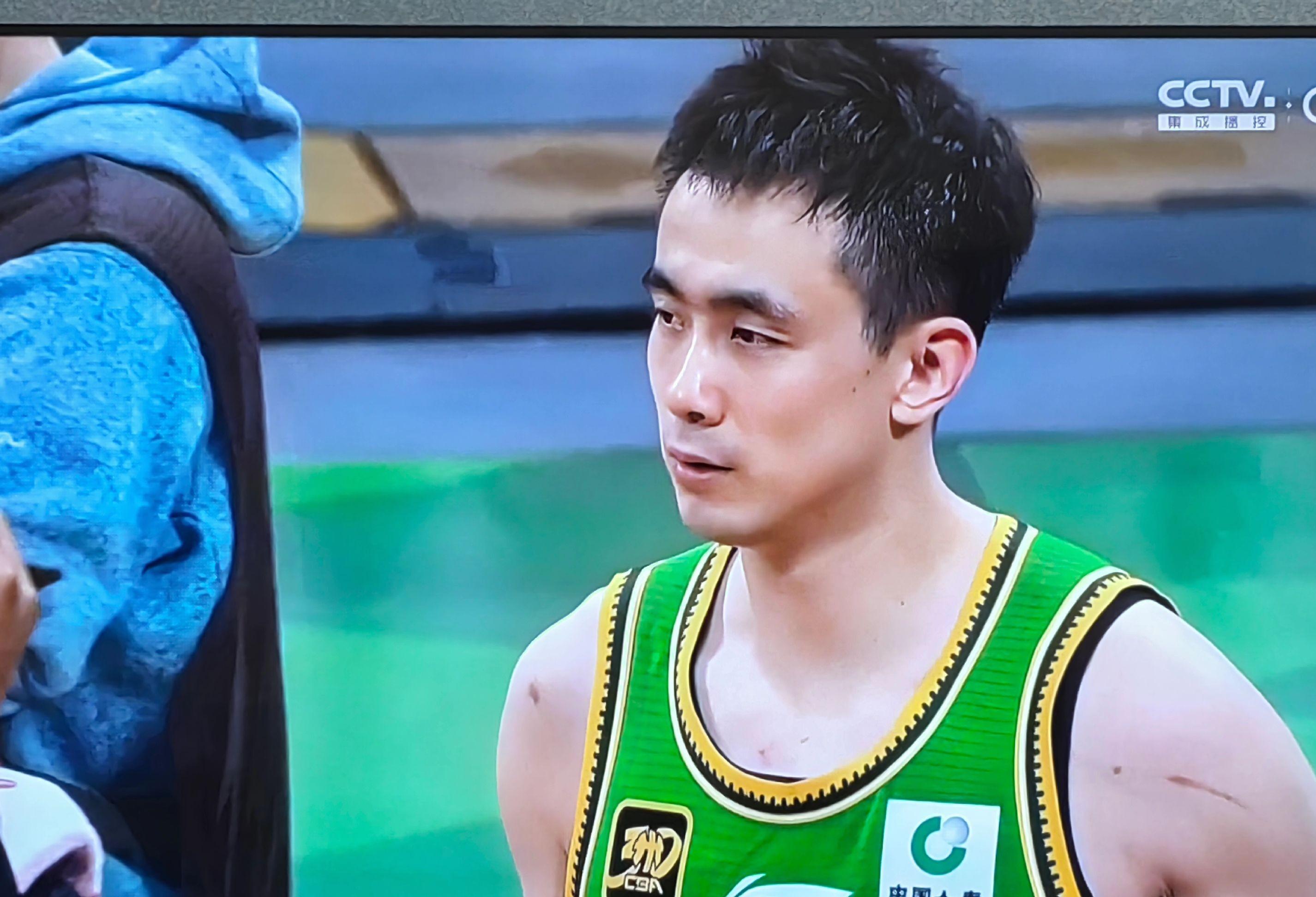 包含广厦男篮发布备战花絮，今夜单刀错失，德国杯任务艰巨，赛季目标并未改变的词条