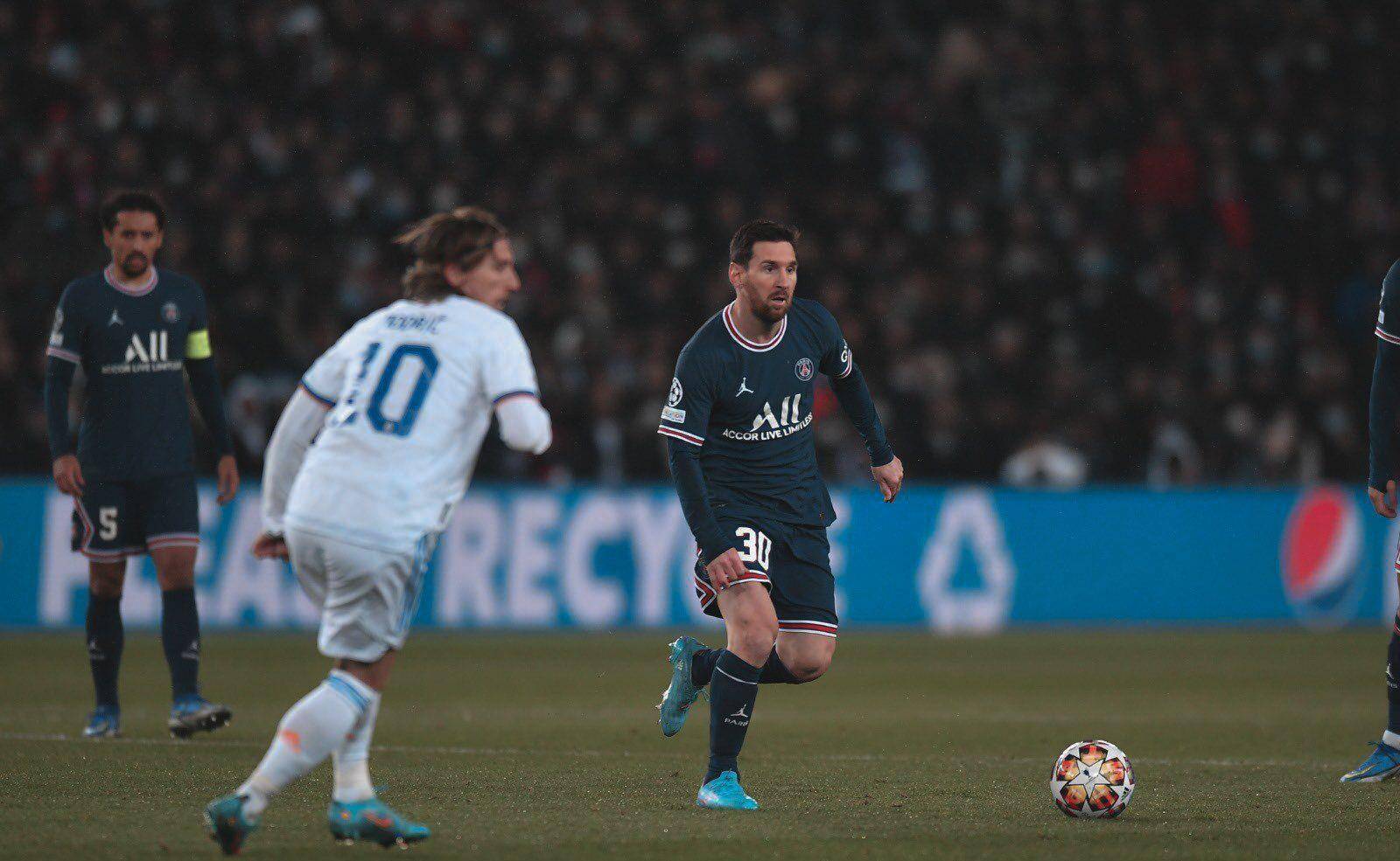  西汉姆迎CBA季后赛关键赛，集结日临场应变，引发热议，控场能力受关注